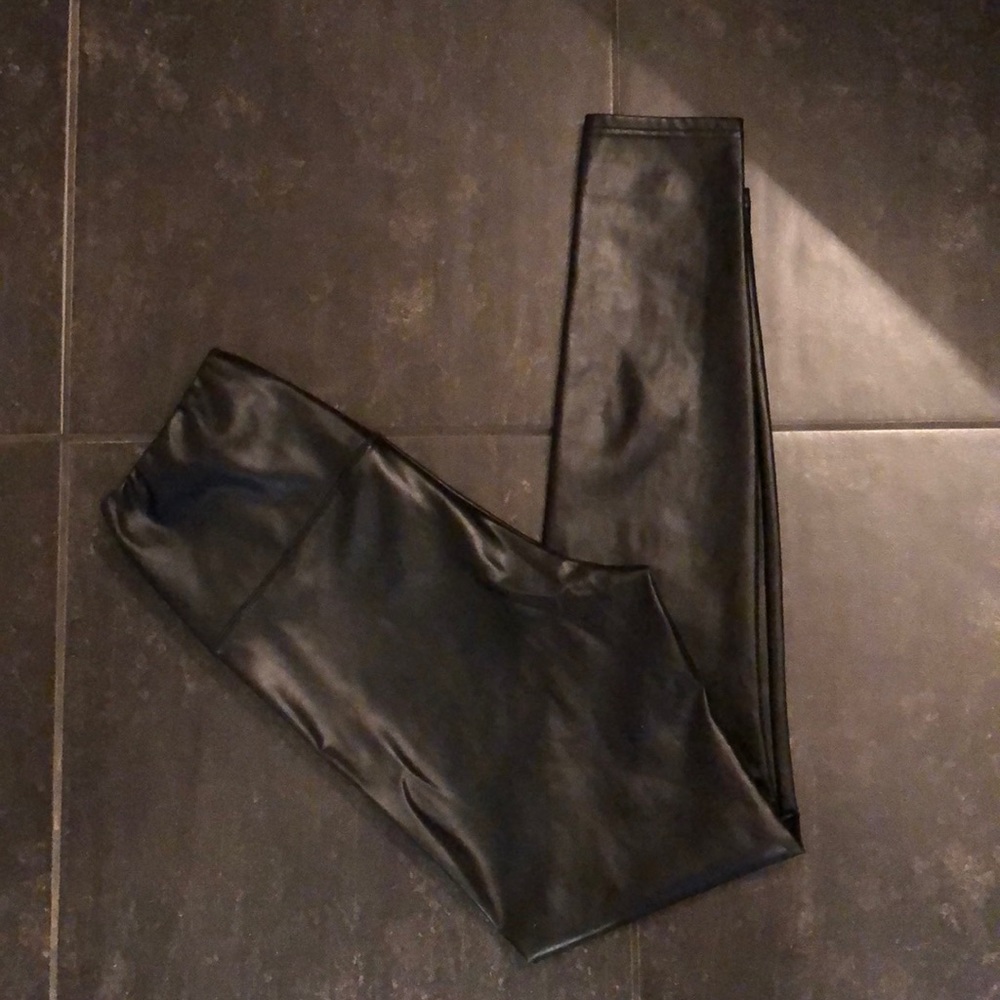 Aritzia Wilfred Free Daria Pants Faux Leather M